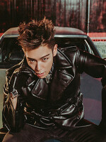 T.O.P (崔胜贤)